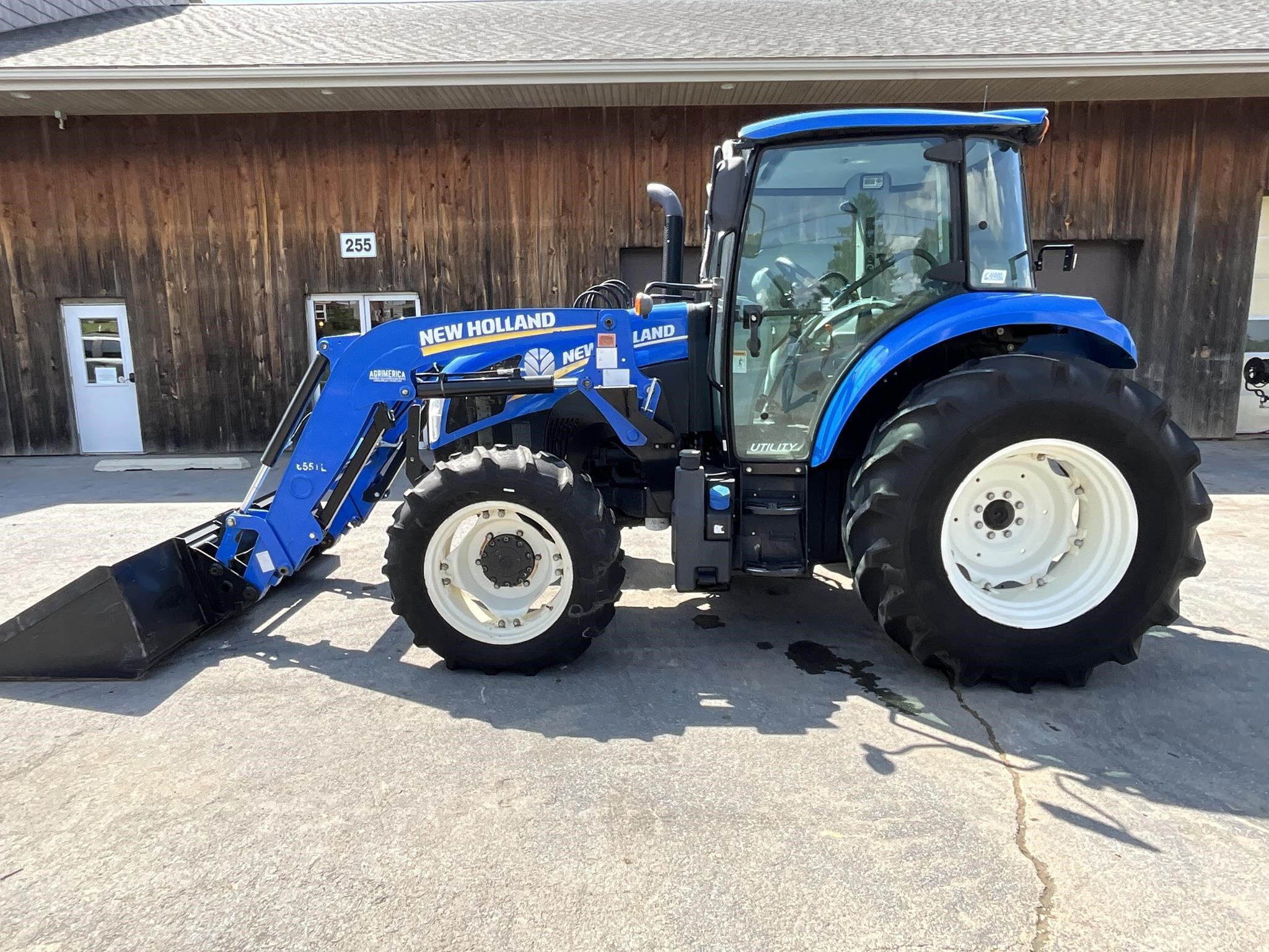 2017 NEW HOLLAND T4.90 in Conestoga, PA