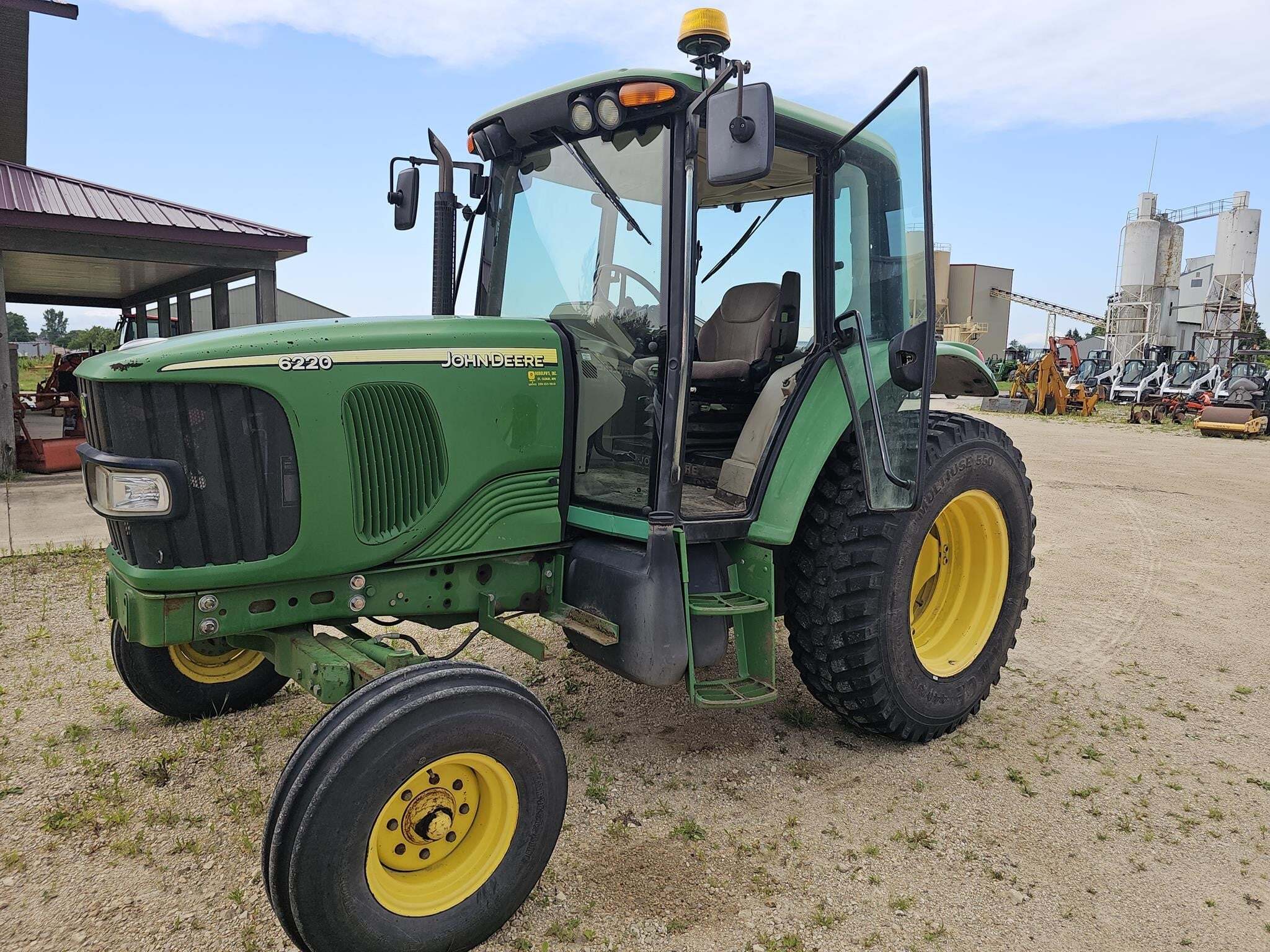 2005 JOHN DEERE 6220 in Caledonia, MN