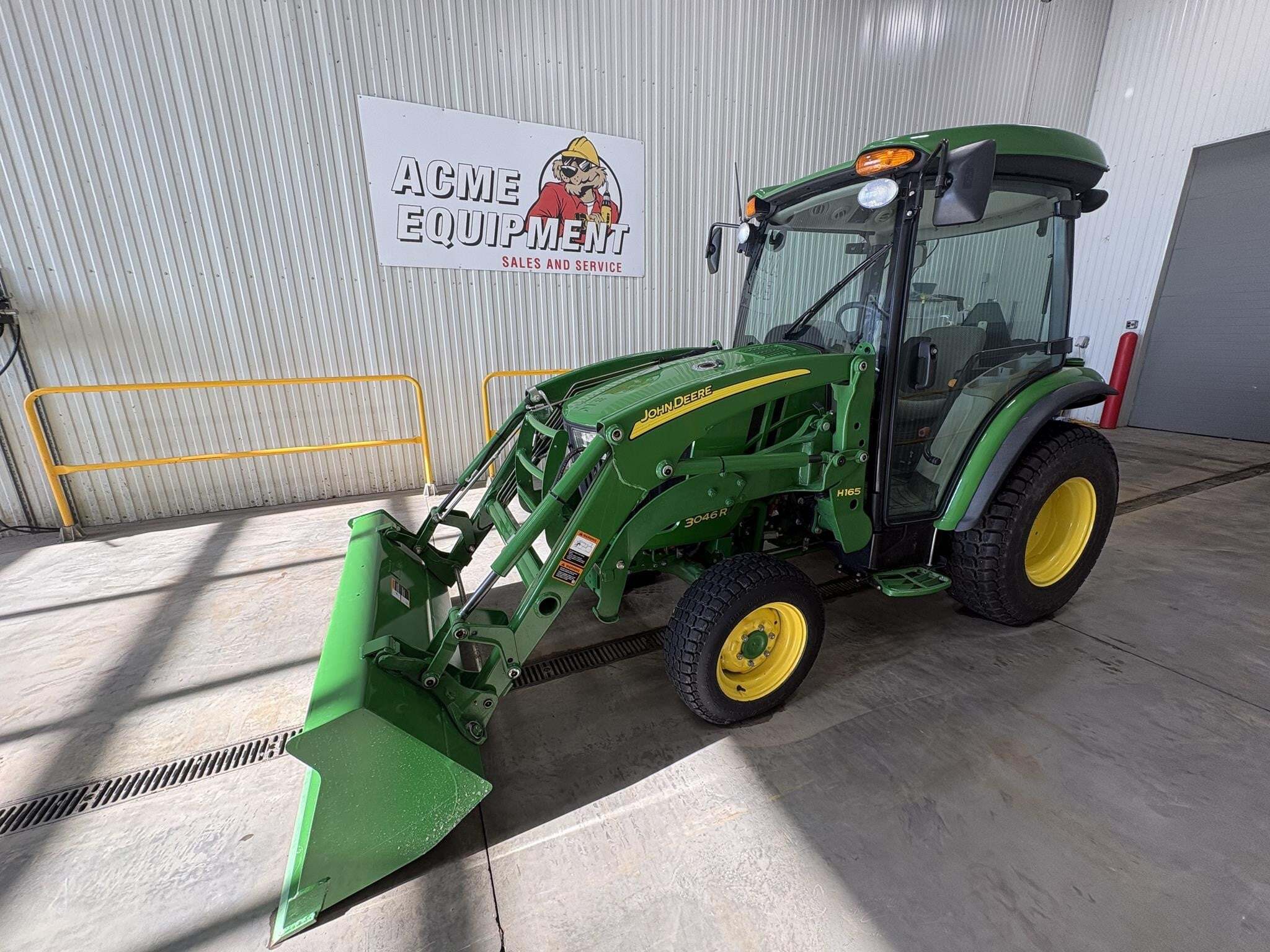 2014 JOHN DEERE 3046R in Fargo, ND