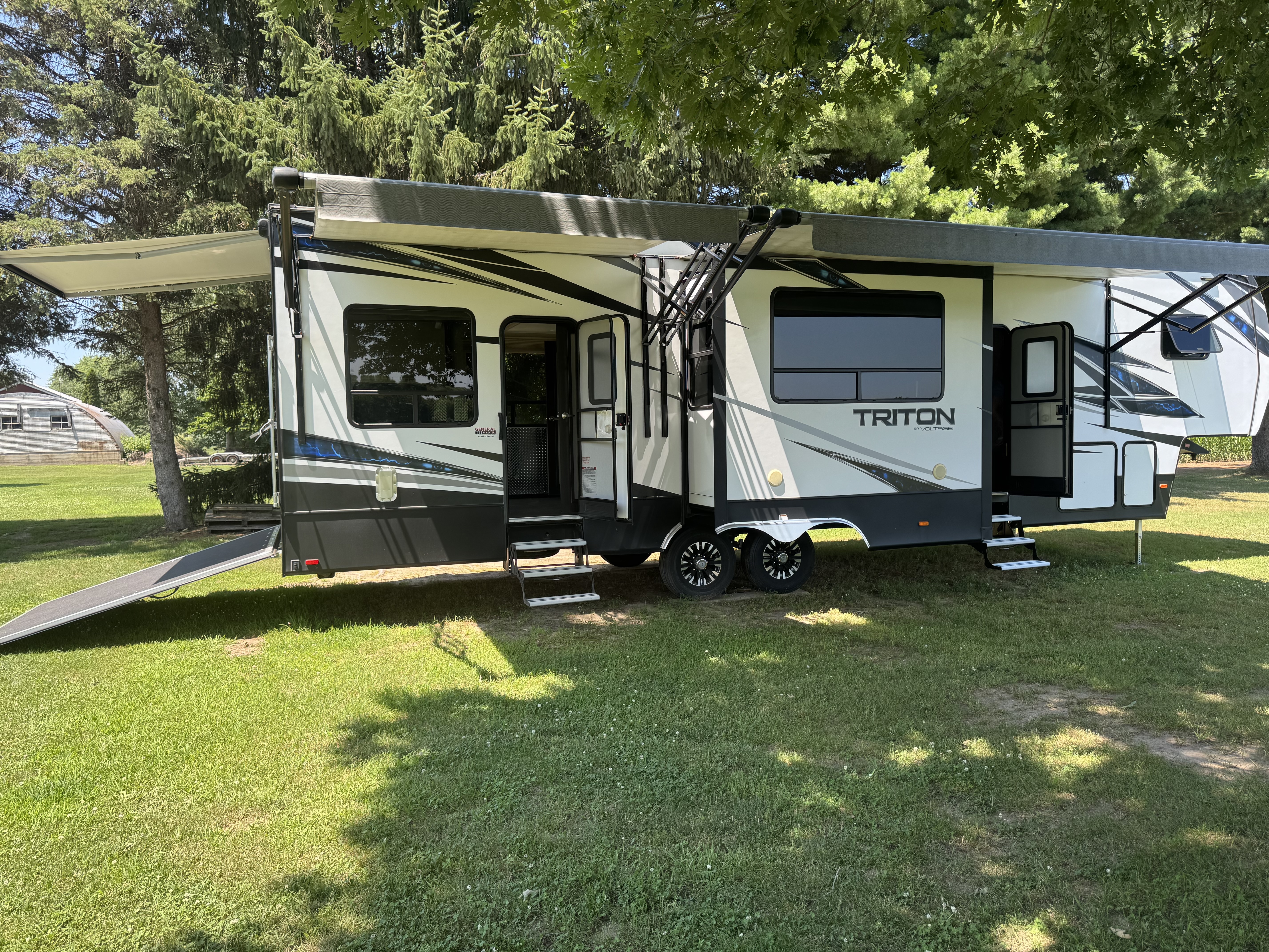 2018 Dutchmen TRITON 3551 in watervliet MI