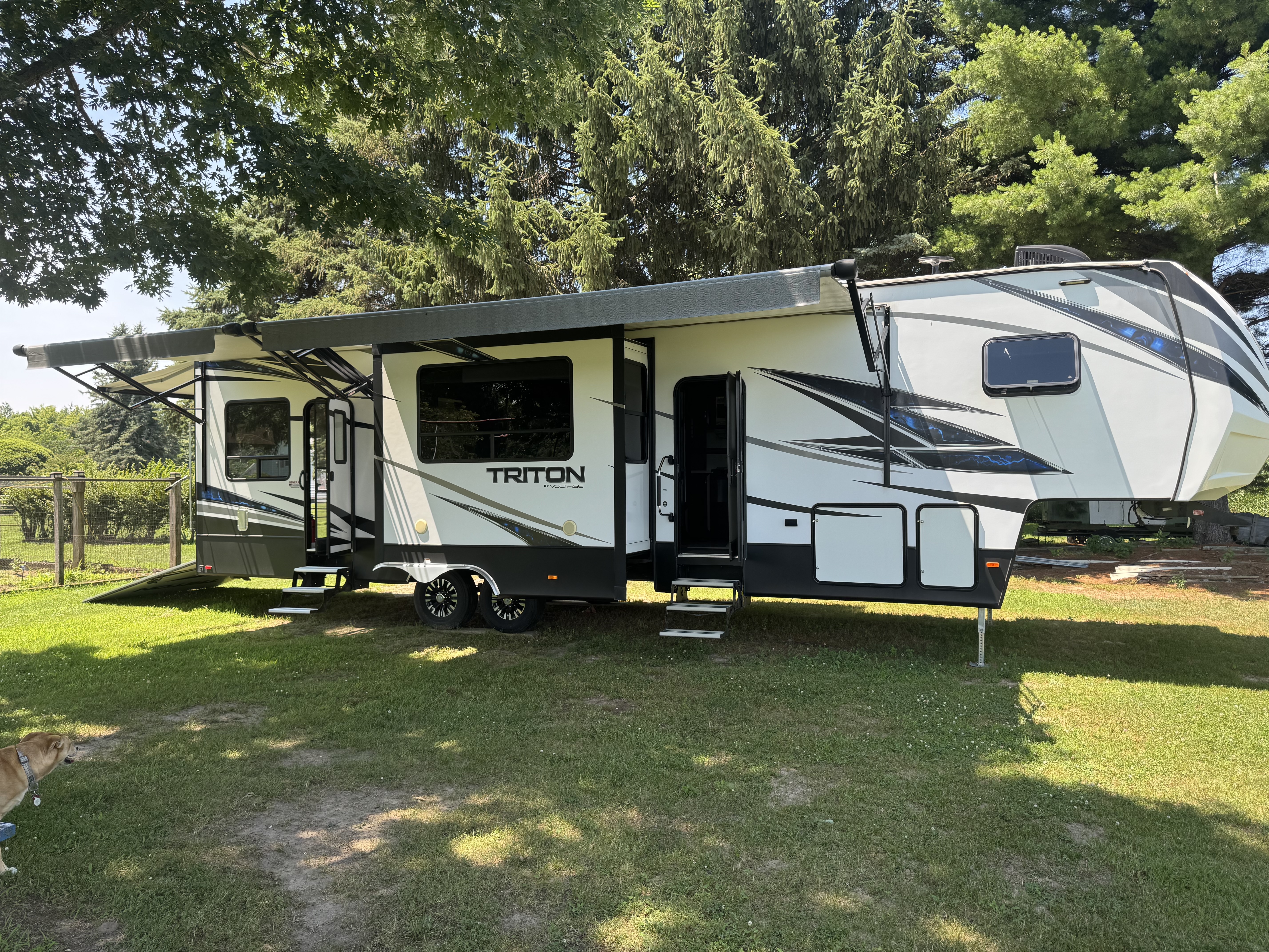 2018 Dutchmen TRITON 3551 in watervliet MI