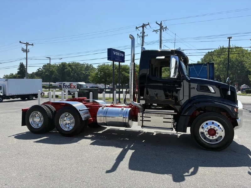 2026 VOLVO VHD64FT300