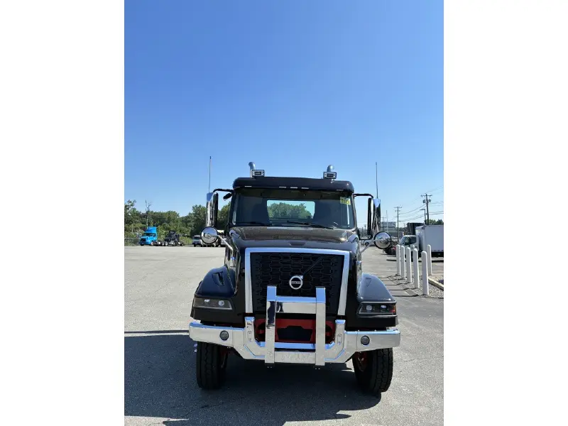 2026 VOLVO VHD64FT300