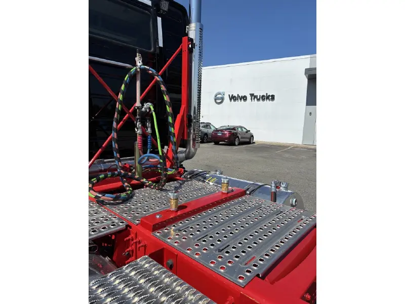 2026 VOLVO VHD64FT300