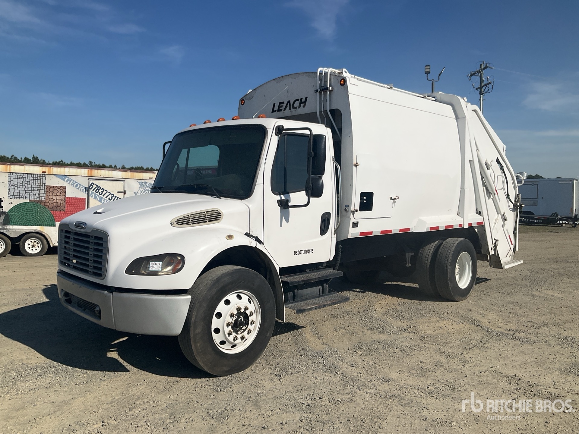 2006 FREIGHTLINER BUSINESS CLASS M2 106 in Butner, NC