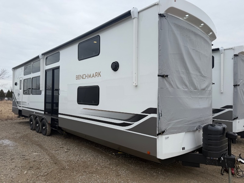 2026 Alliance Rv Benchmark 44LFT RV
