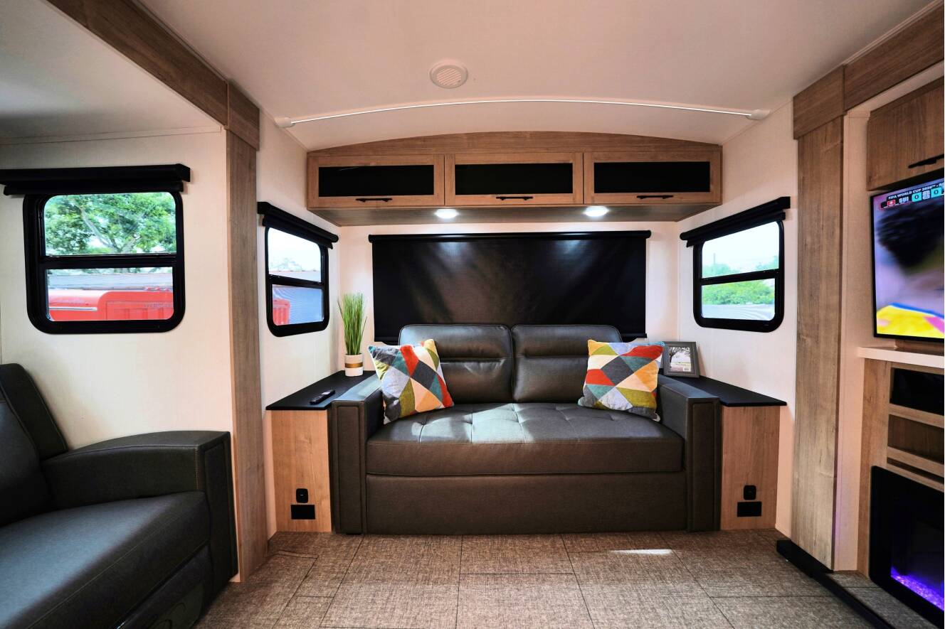 A photo of this 2025 Grand Design IMAGINE 2970RL