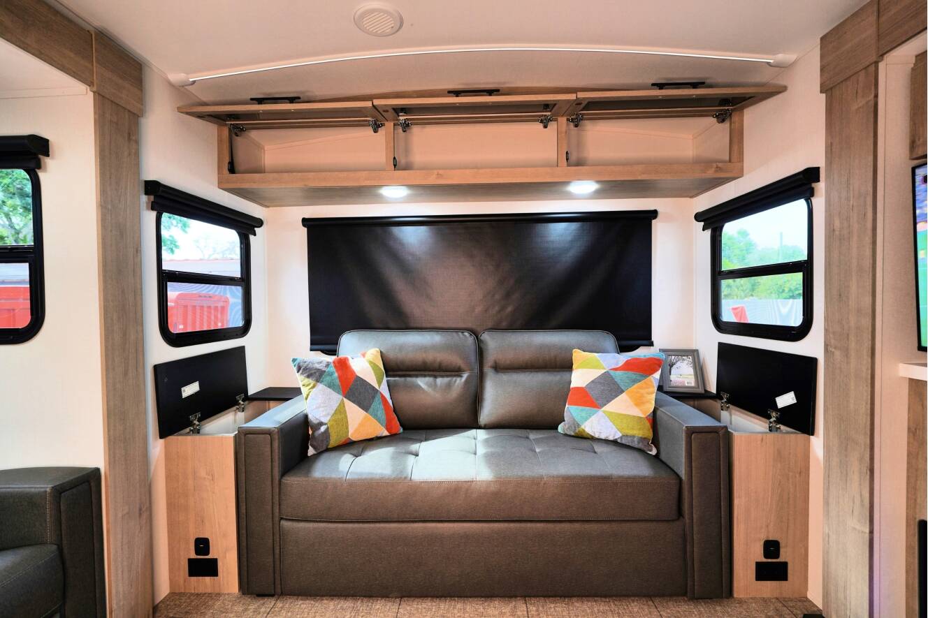 A photo of this 2025 Grand Design IMAGINE 2970RL