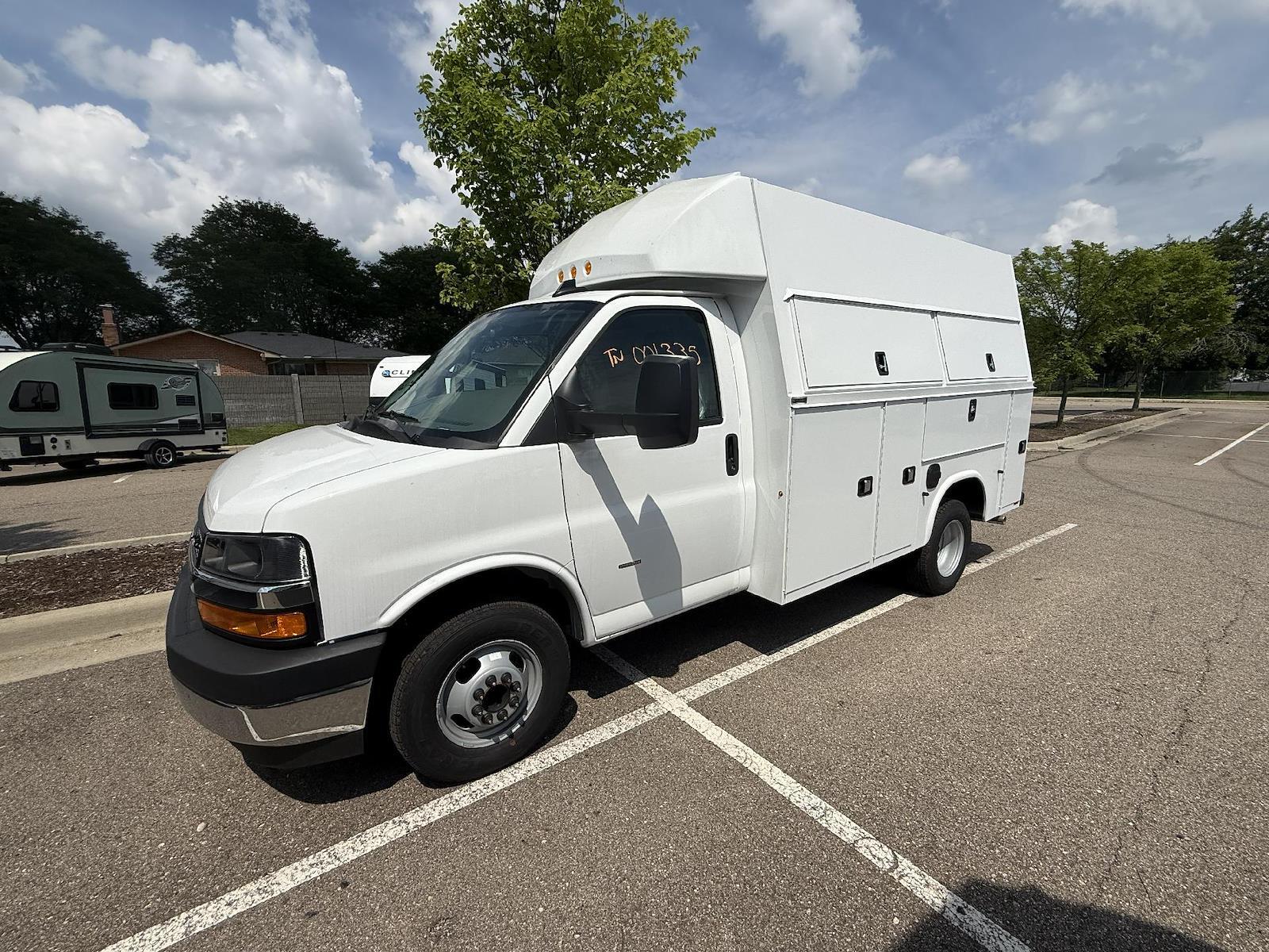 2026 CHEVROLET Express 3500 in Warren, MI