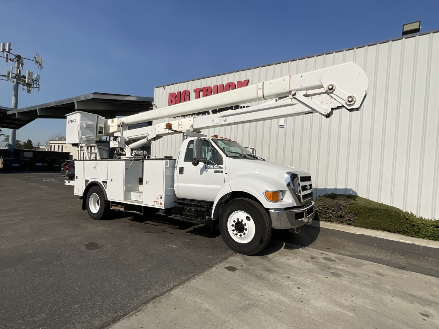 2015 FORD F750 in Fontana, CA