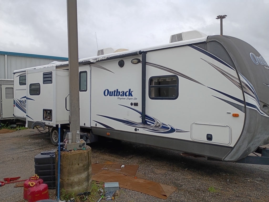 2014 Keystone Outback 323BH in houston TX