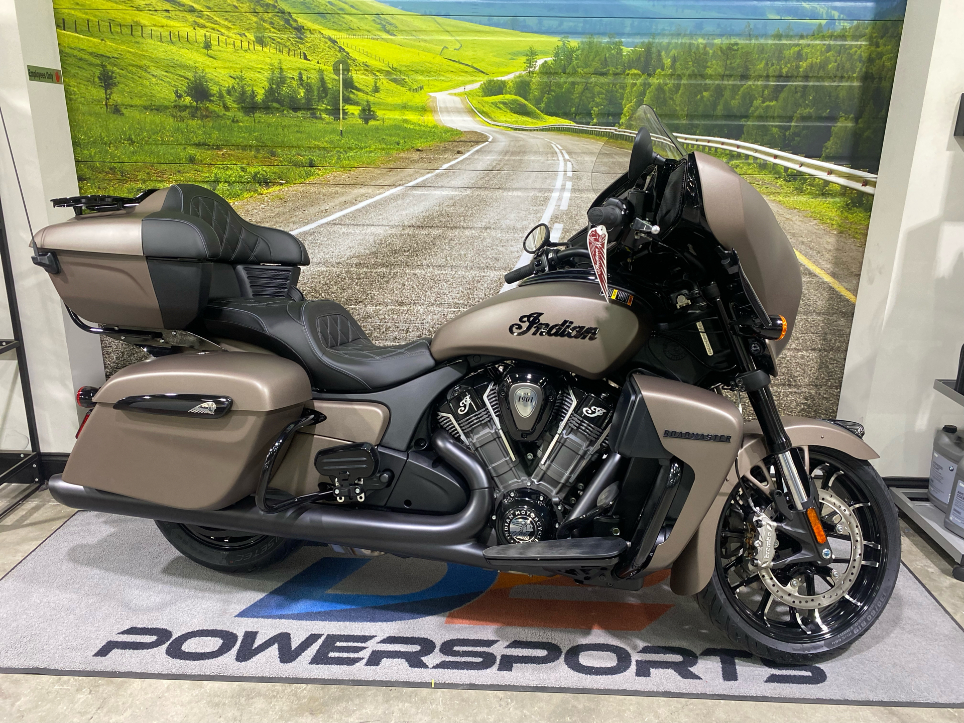 2025 Indian Motorcycle Roadmaster® PowerPlus Dark Horse® DARK HORSE in Greer, SC