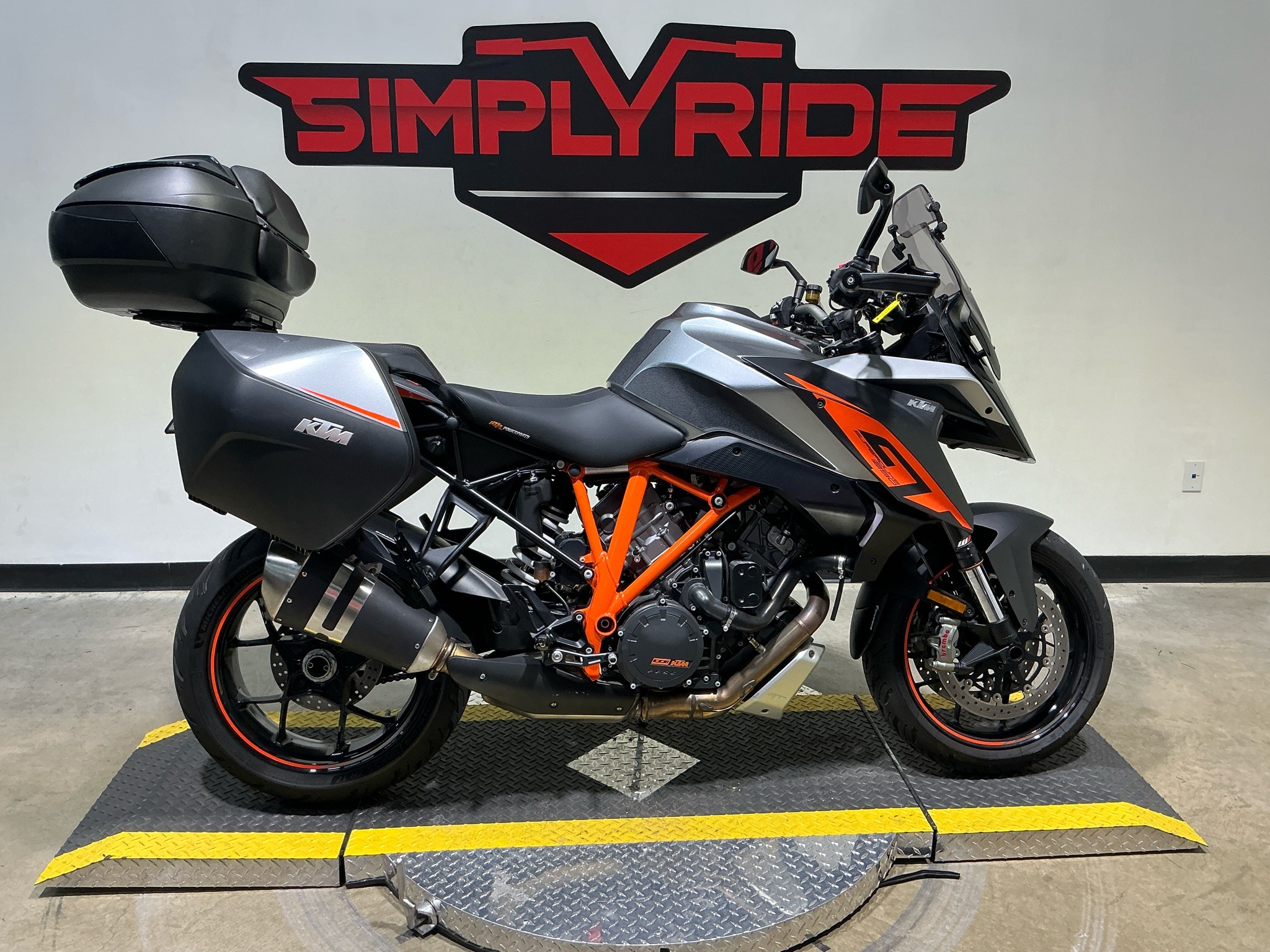 2016 KTM 1290 Super Duke R SUPER DUKE R in Eden Prairie, MN