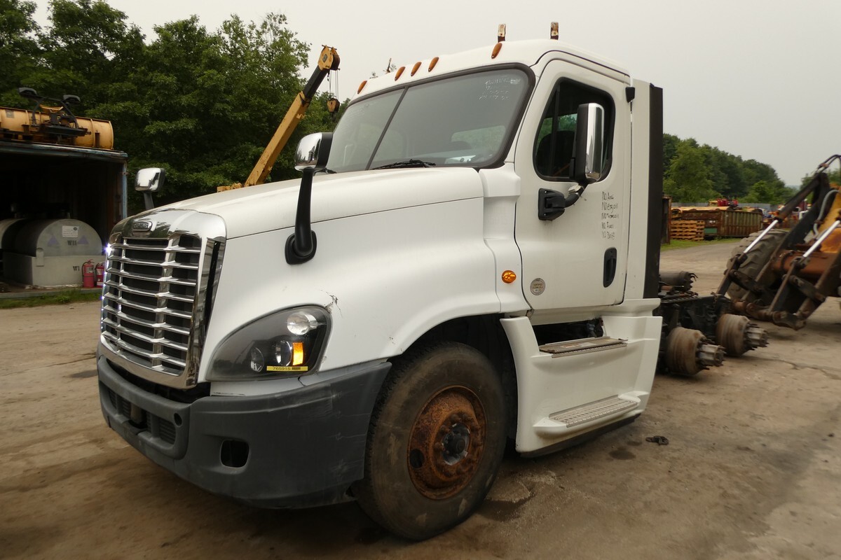2018 FREIGHTLINER CASCADIA 125 in Sparrow Bush, NY