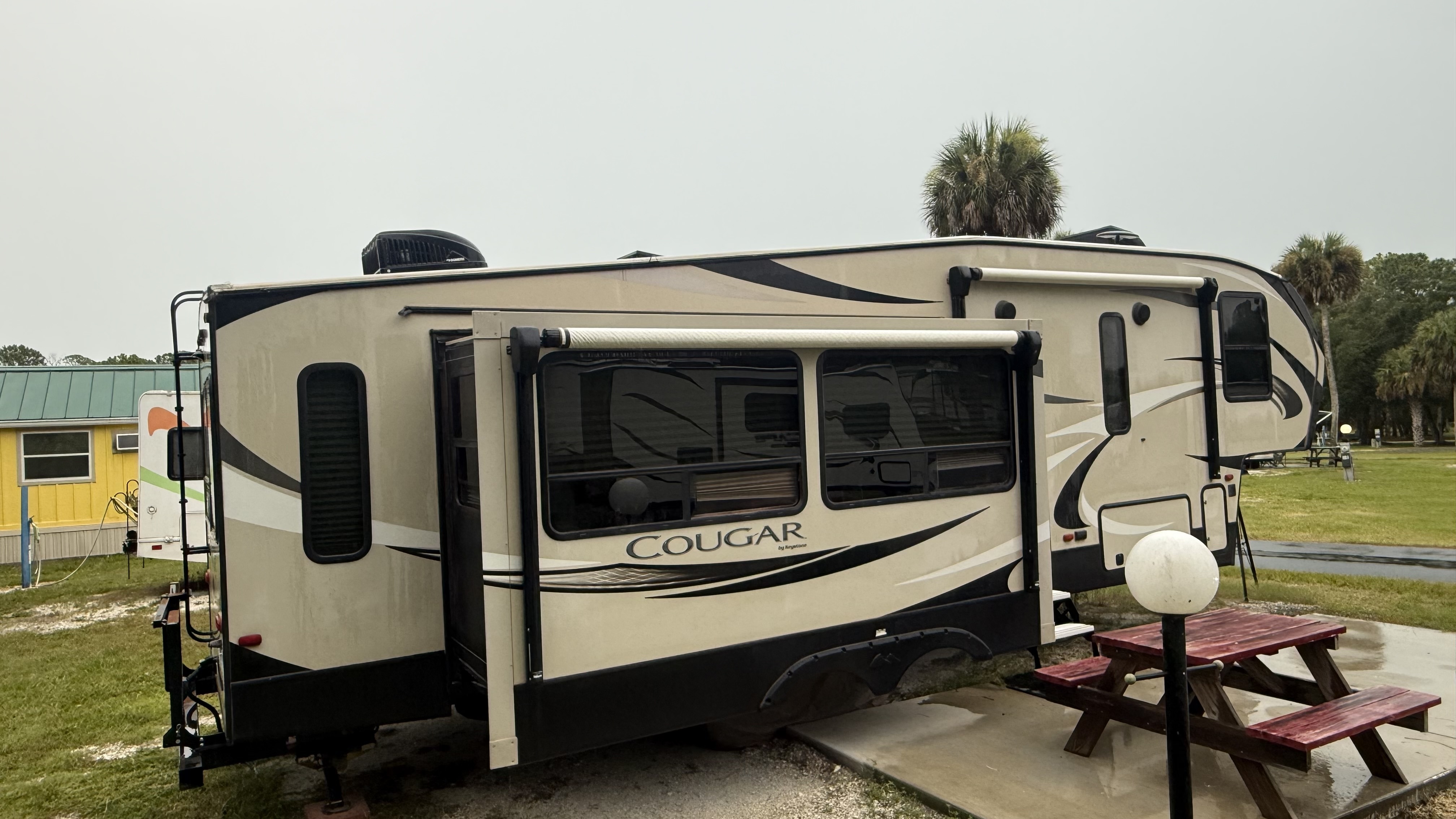 2018 Keystone COUGAR X-LITE 30RLS RV
