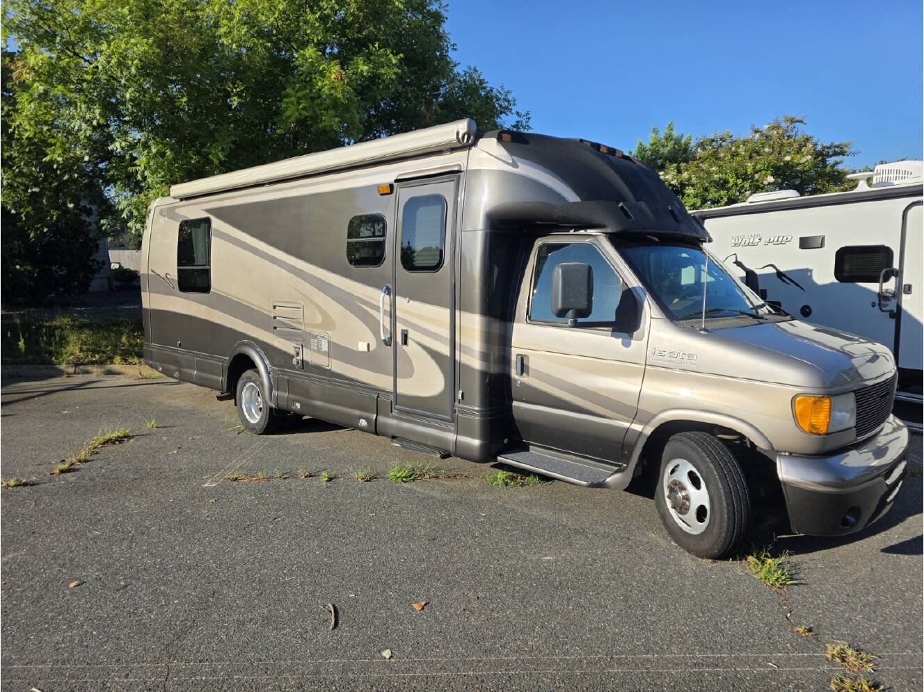 A photo of this 2005 Itasca ISATA TOURING SEDAN