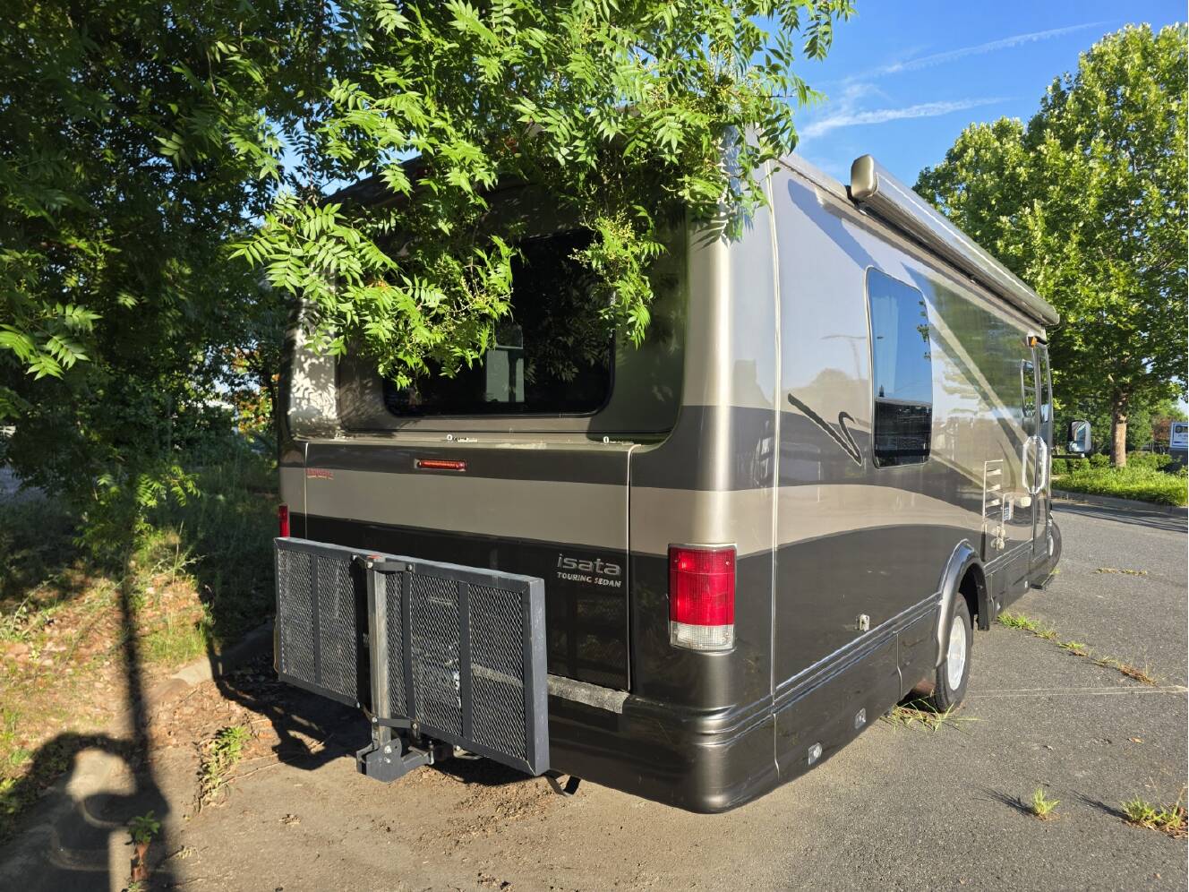 A photo of this 2005 Itasca ISATA TOURING SEDAN