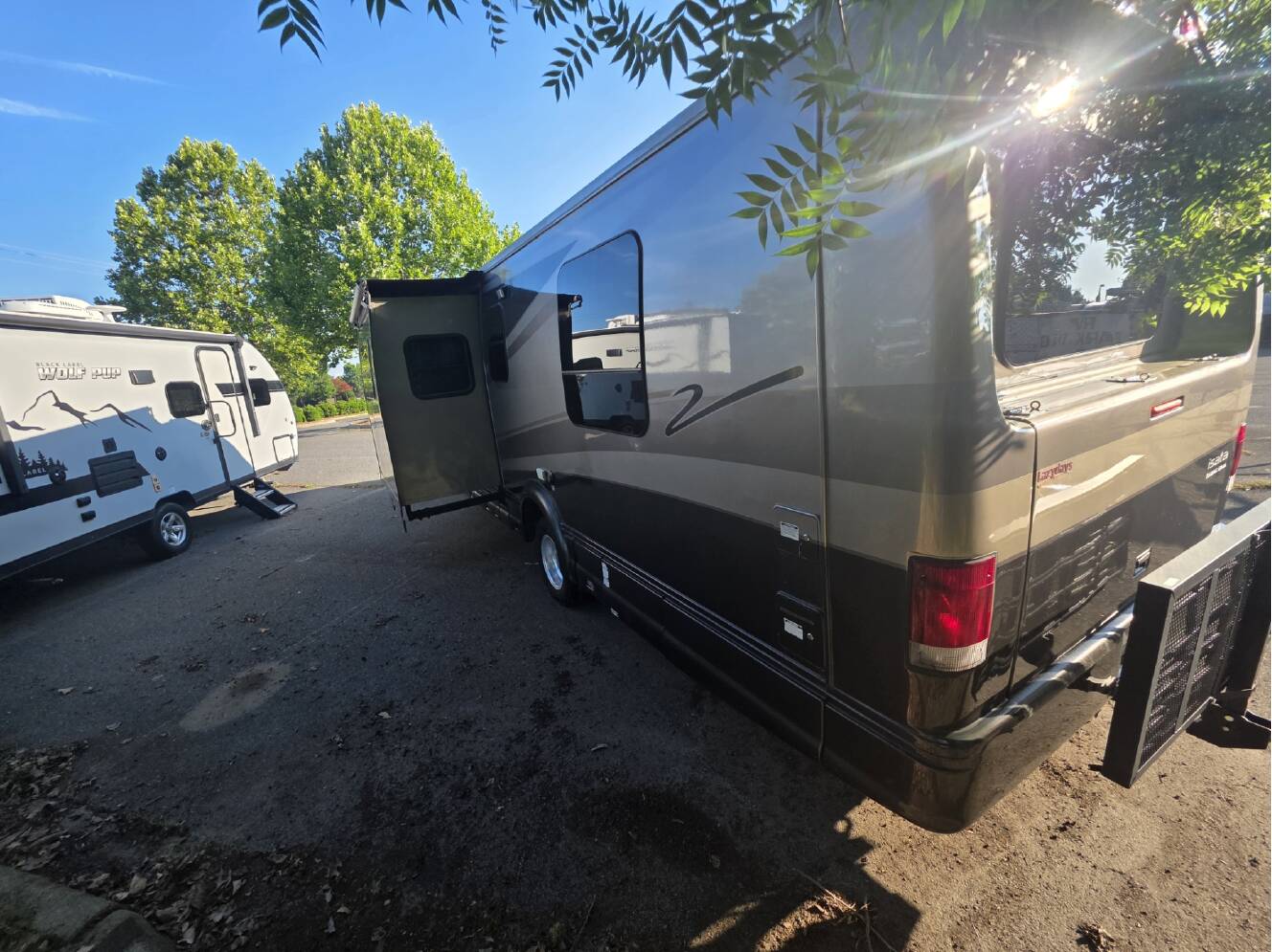 A photo of this 2005 Itasca ISATA TOURING SEDAN