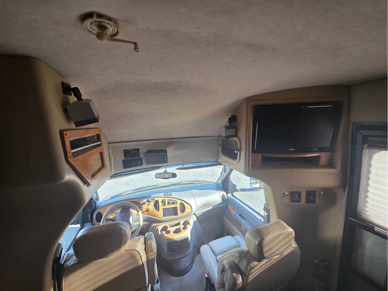 A photo of this 2005 Itasca ISATA TOURING SEDAN