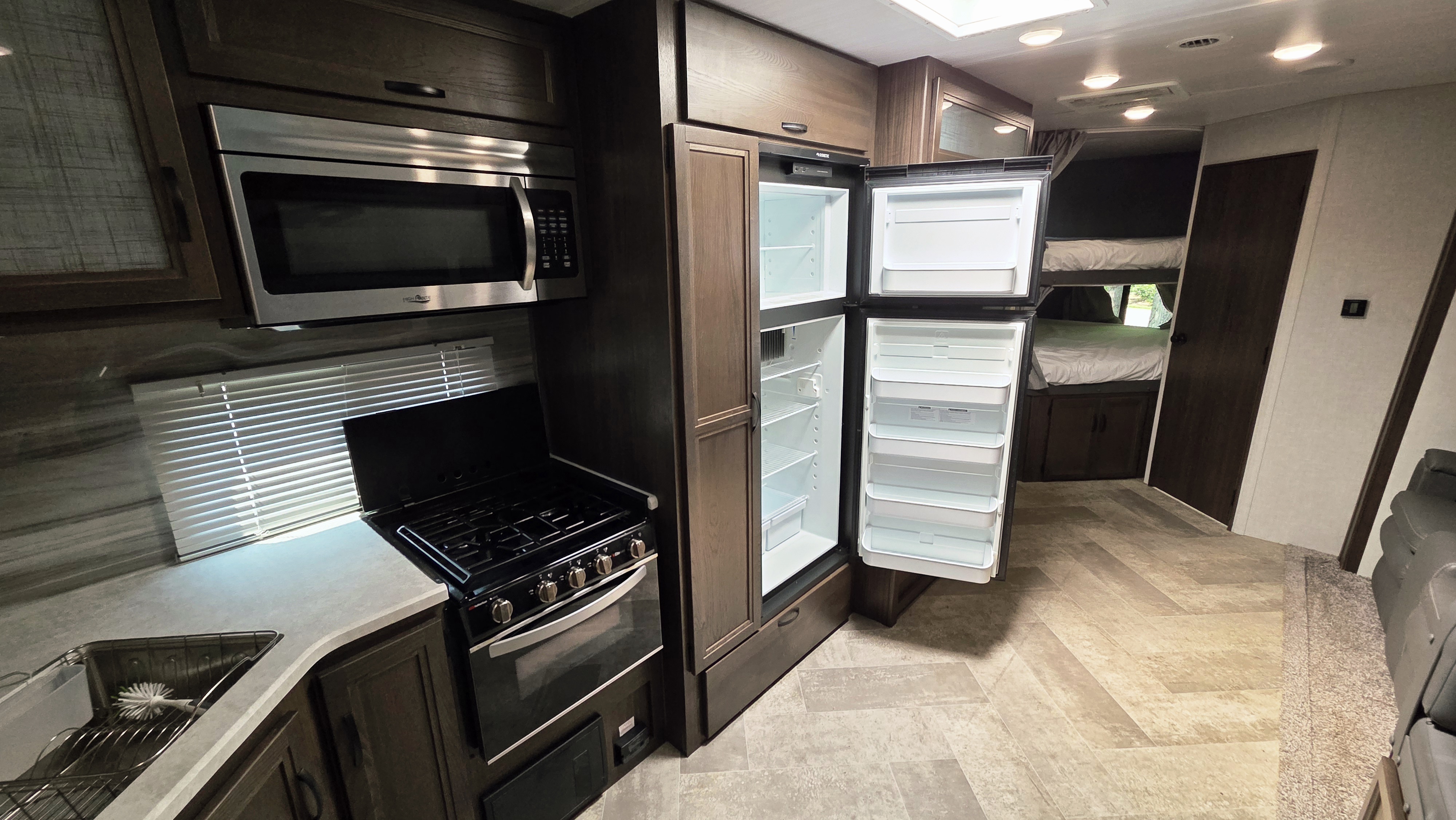 2021 Winnebago VOYAGE 3033BH in stevensville MD