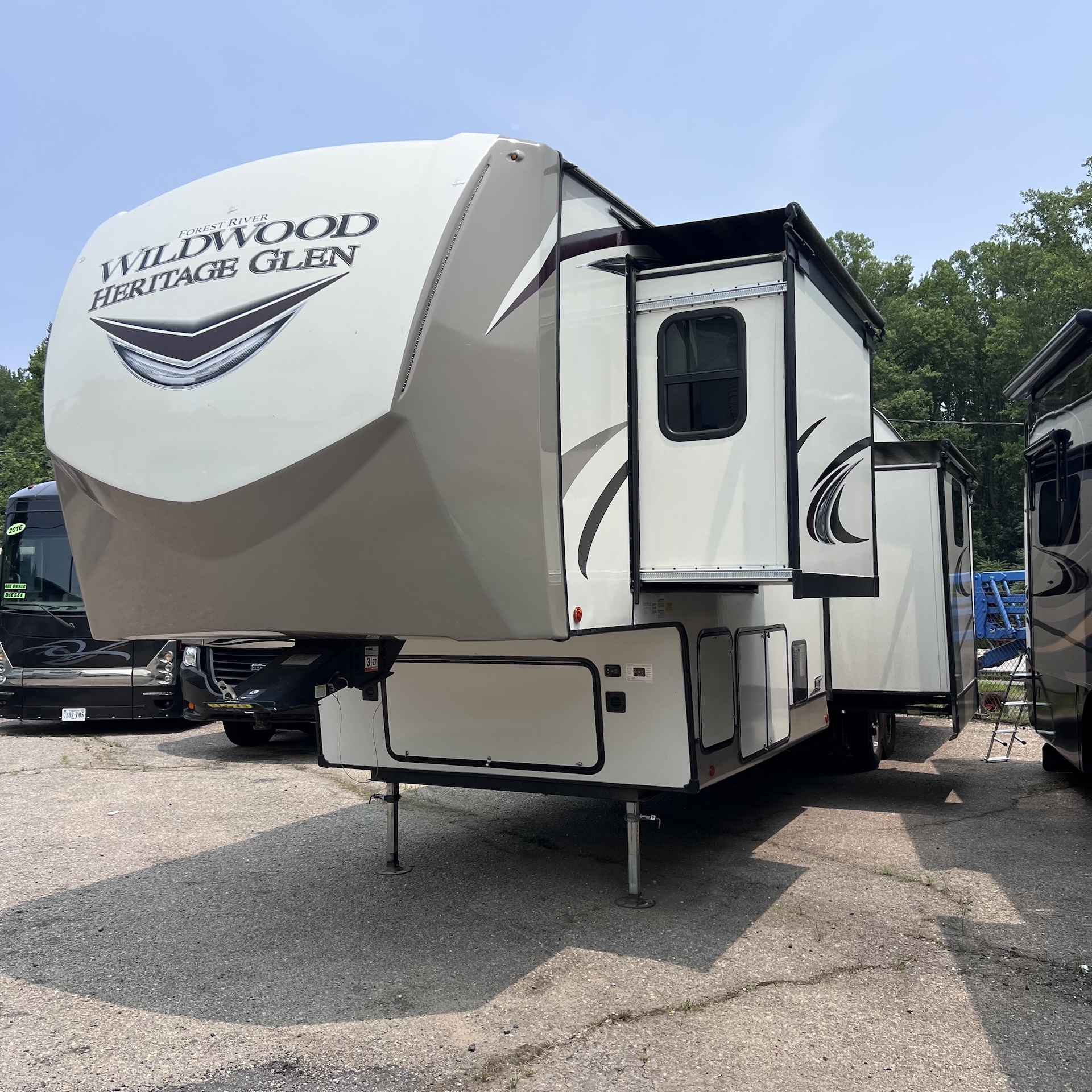 2021 Forest River WILDWOOD HERITAGE GLEN 369BL in montross VA