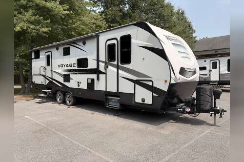 2021 Winnebago VOYAGE 3033BH in stevensville MD