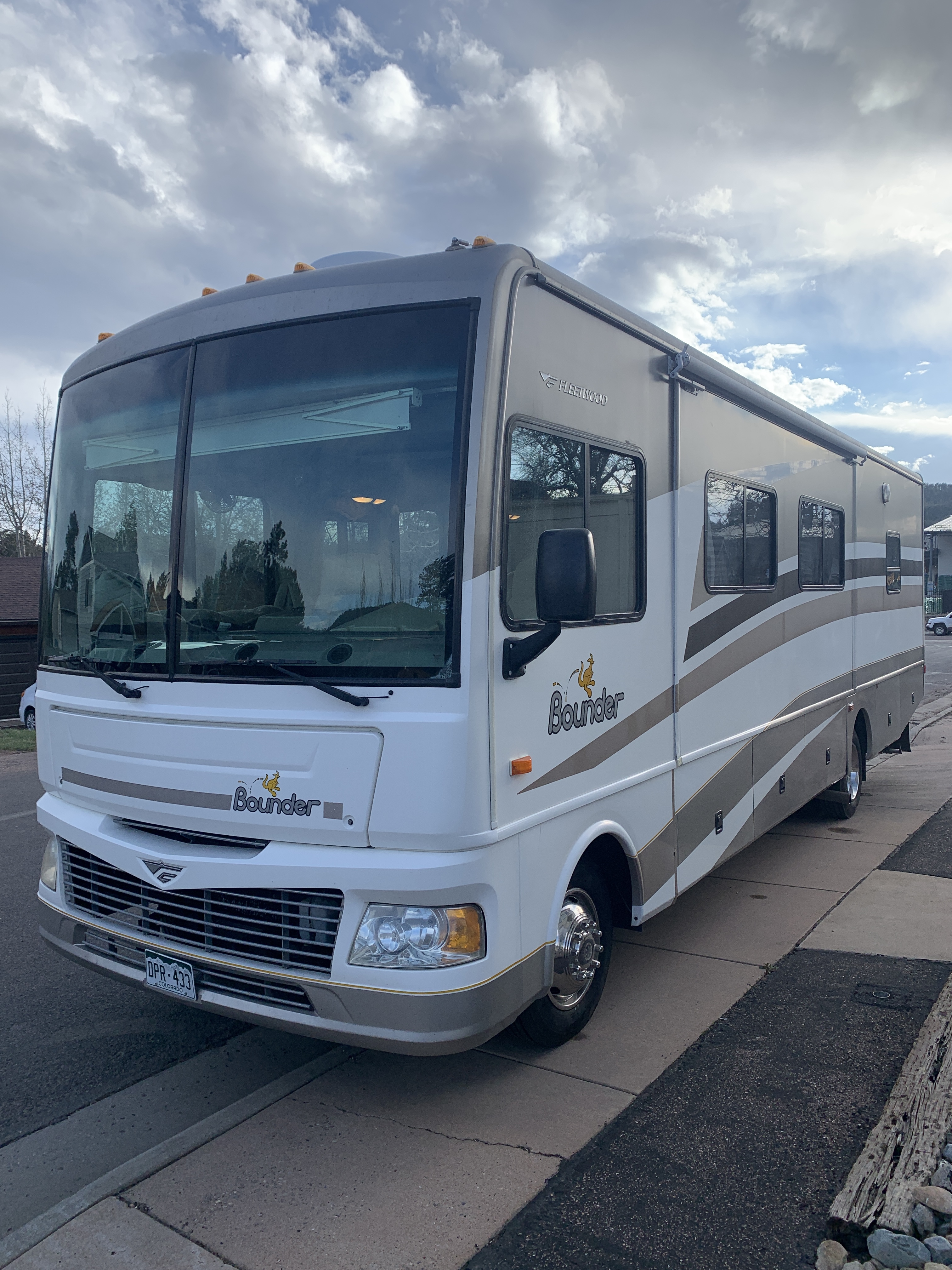 2006 Fleetwood BOUNDER 32W RV