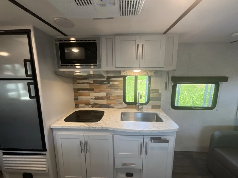 2021 KEYSTONE BULLET CROSSFIRE 2200BH