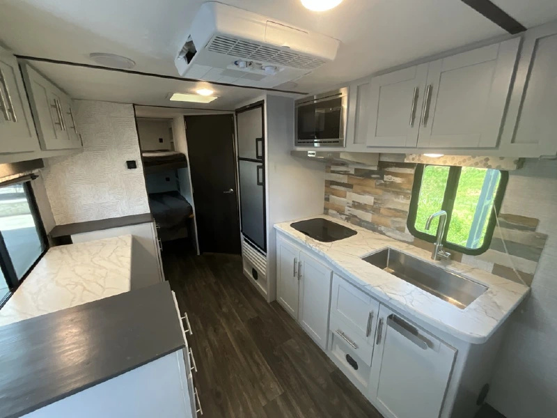 2021 KEYSTONE BULLET CROSSFIRE 2200BH