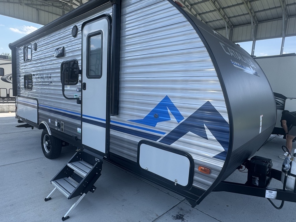2022 Coachmen CATALINA SUMMIT SERIES 184BHS in dobson NC