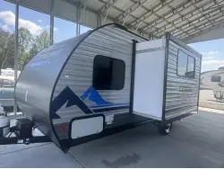 2022 COACHMEN CATALINA SUMMIT SERIES 184BHS