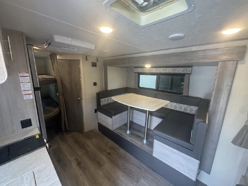 2022 COACHMEN CATALINA SUMMIT SERIES 184BHS