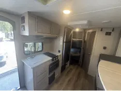 2022 COACHMEN CATALINA SUMMIT SERIES 184BHS