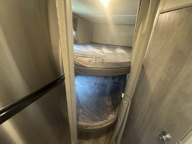 2022 COACHMEN CATALINA SUMMIT SERIES 184BHS