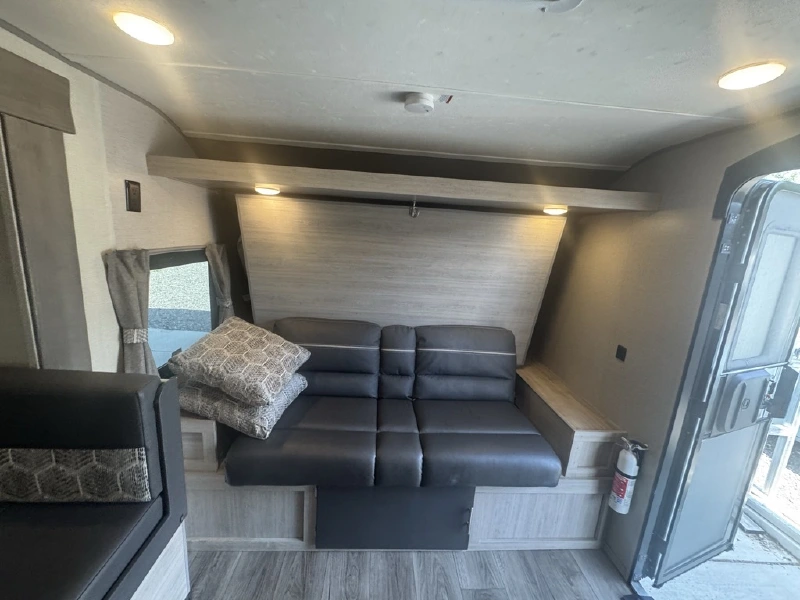 2022 COACHMEN CATALINA SUMMIT SERIES 184BHS