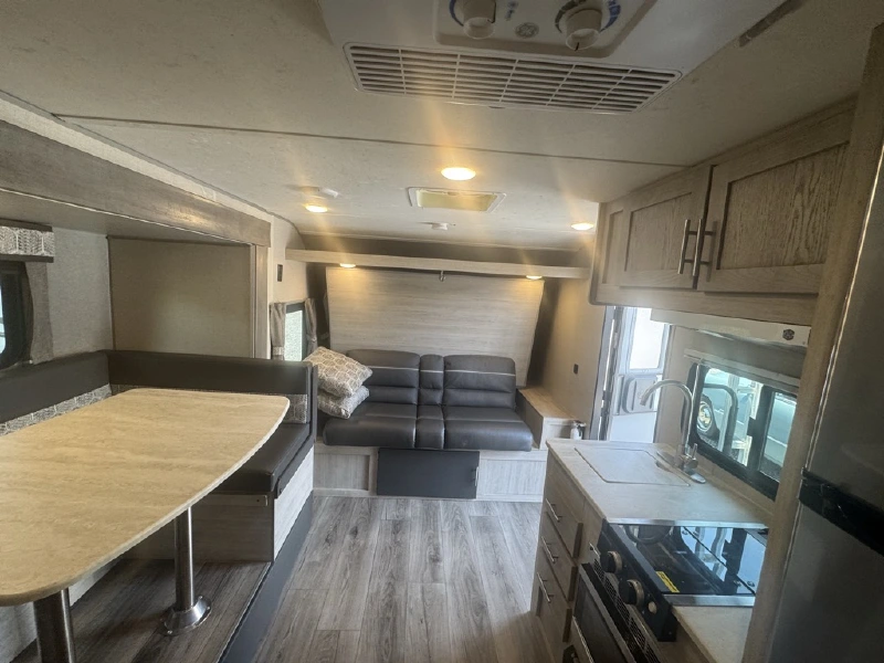 2022 COACHMEN CATALINA SUMMIT SERIES 184BHS