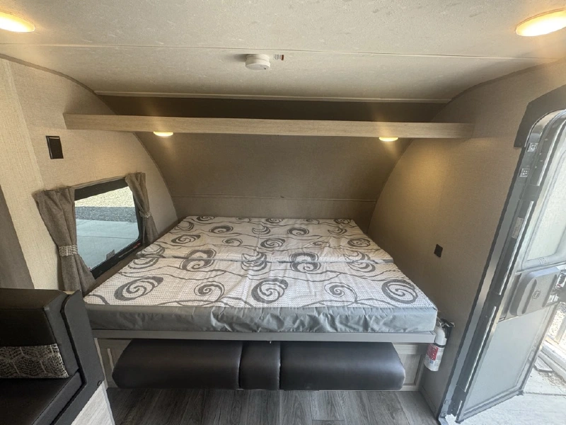 2022 COACHMEN CATALINA SUMMIT SERIES 184BHS
