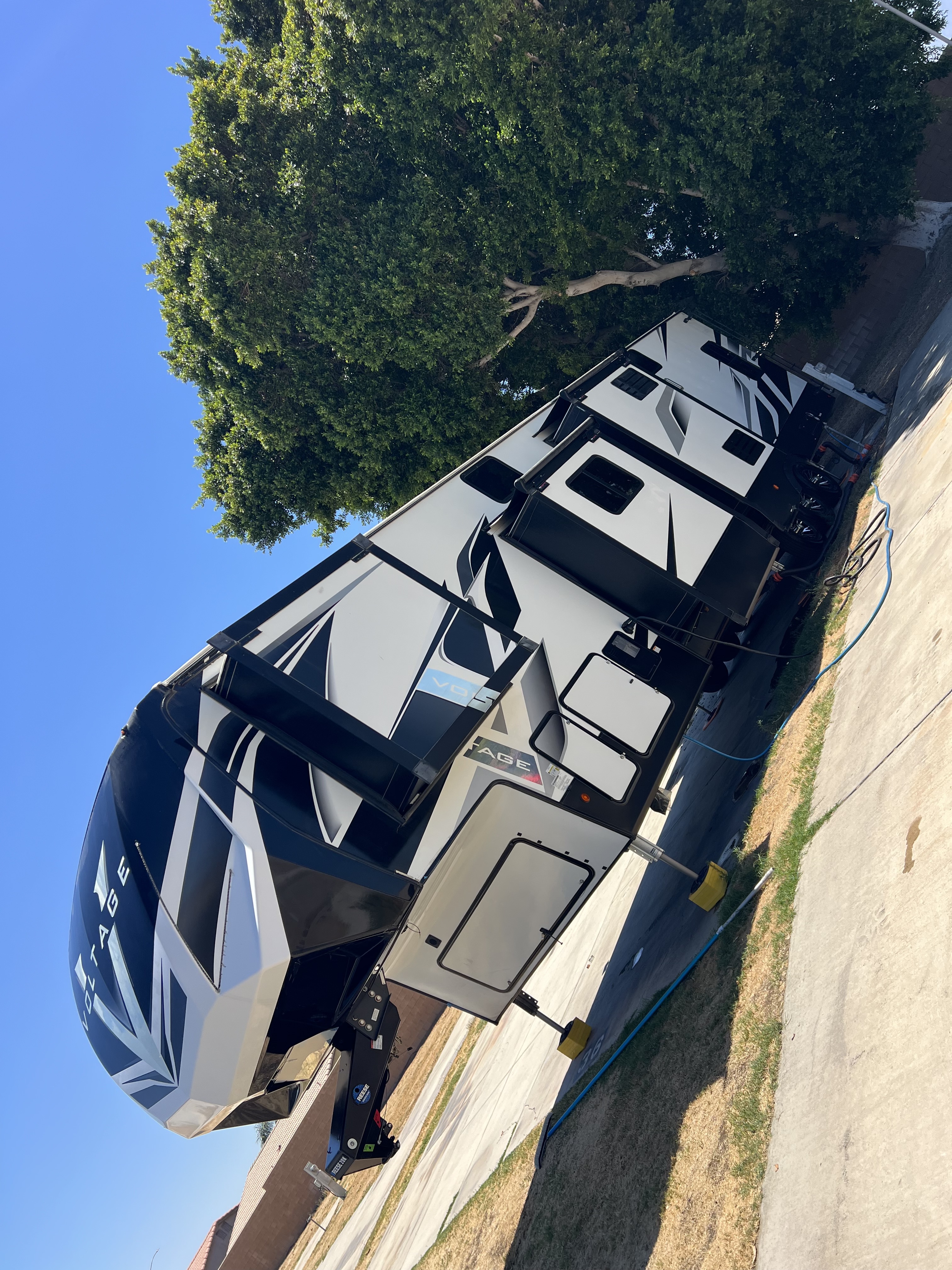 2022 Dutchmen VOLTAGE TRITON 4271 RV
