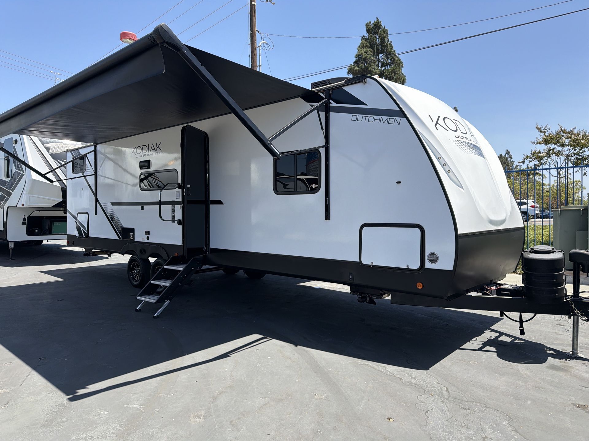2025 Dutchmen Kodiak Ultra-Lite 296BHSL in fountain valley CA