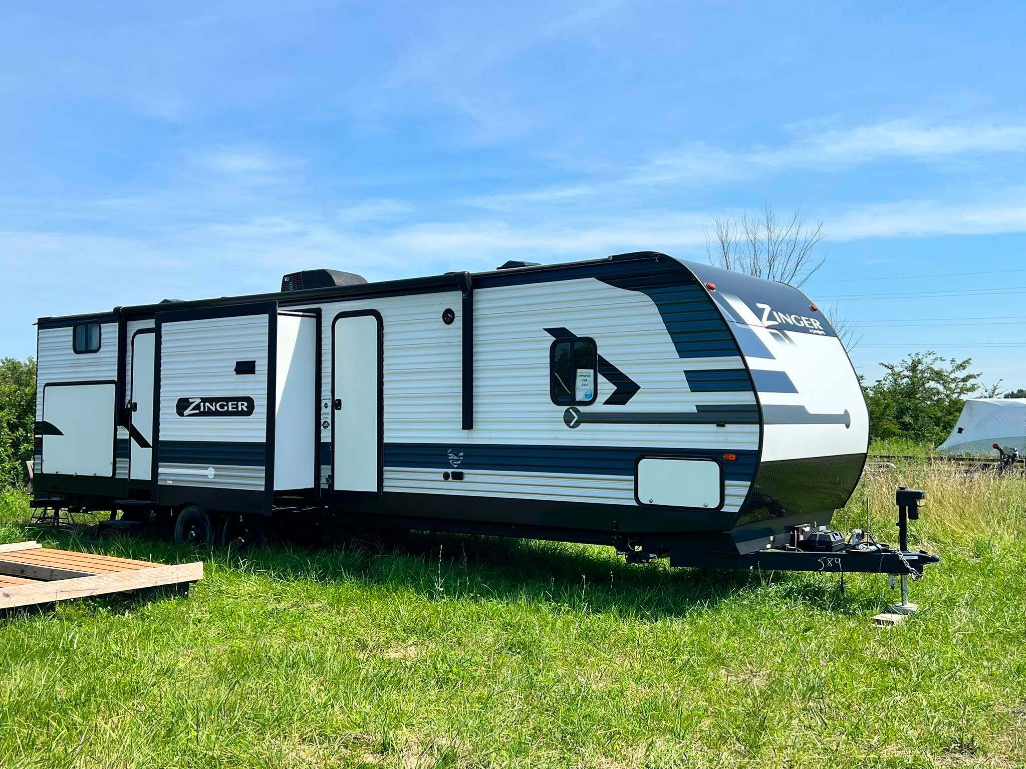2021 Crossroads ZINGER 331BH RV