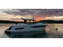 Jeanneau TH33 Preview image
