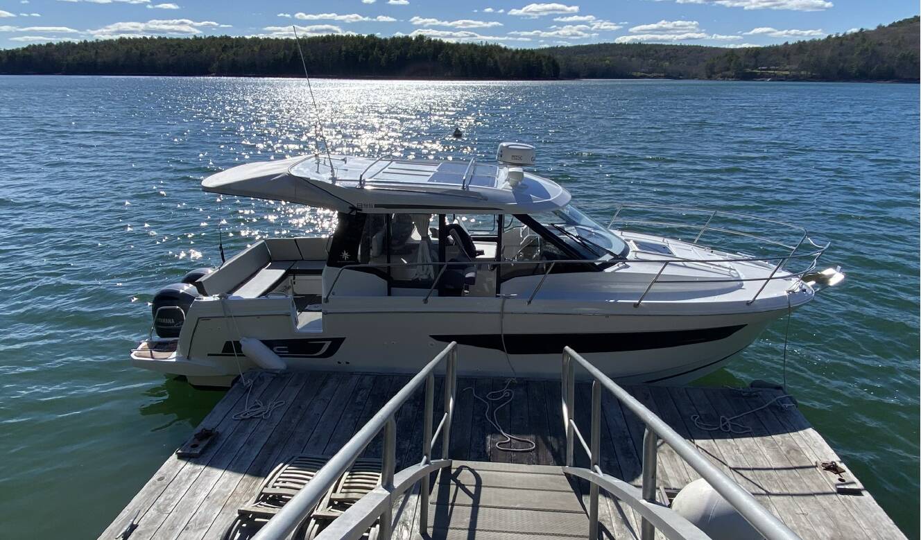 A photo of this 2021 Jeanneau NC 895