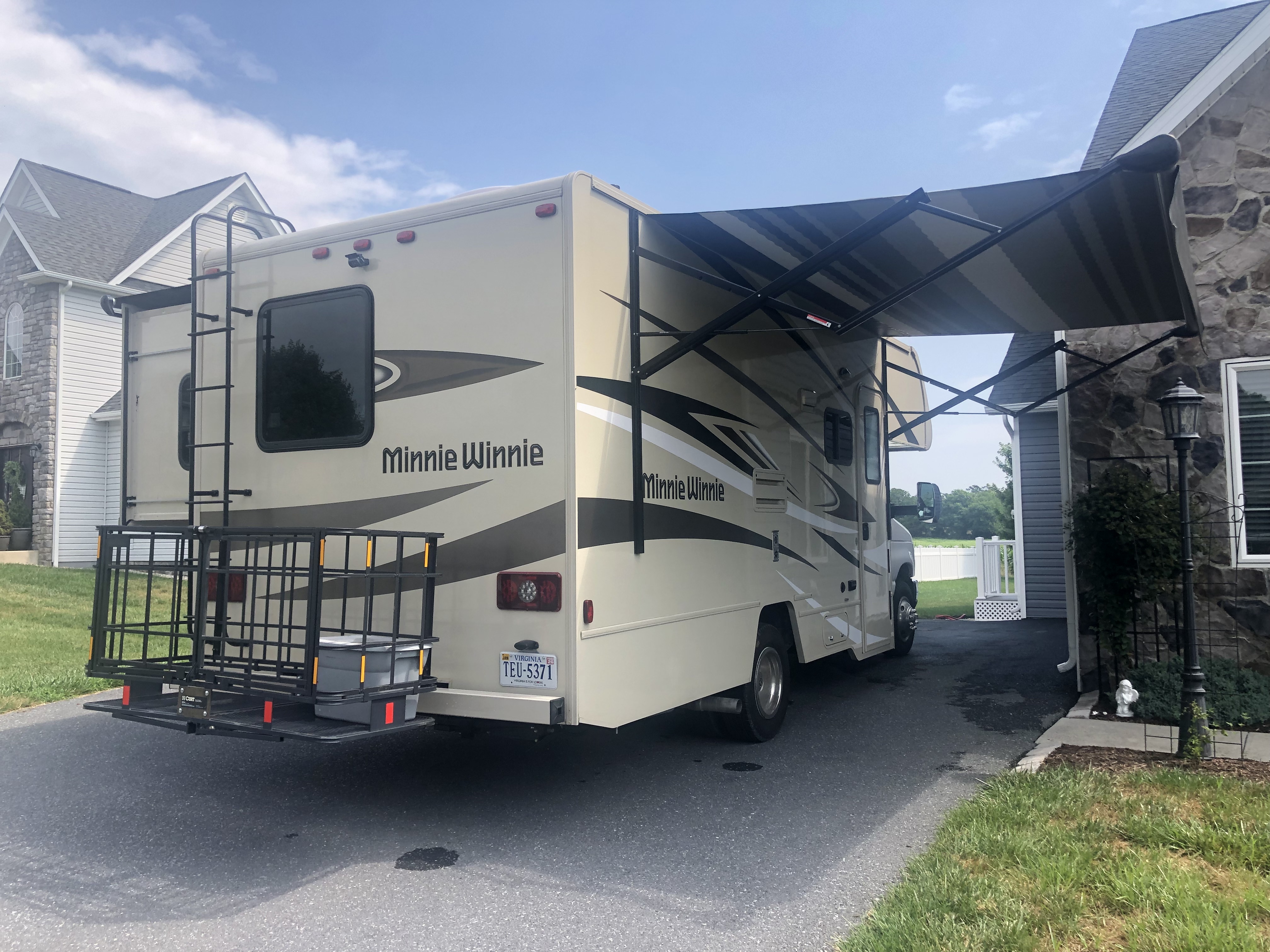 2024 Winnebago MINNIE WINNIE 22M in mcgaheysville VA