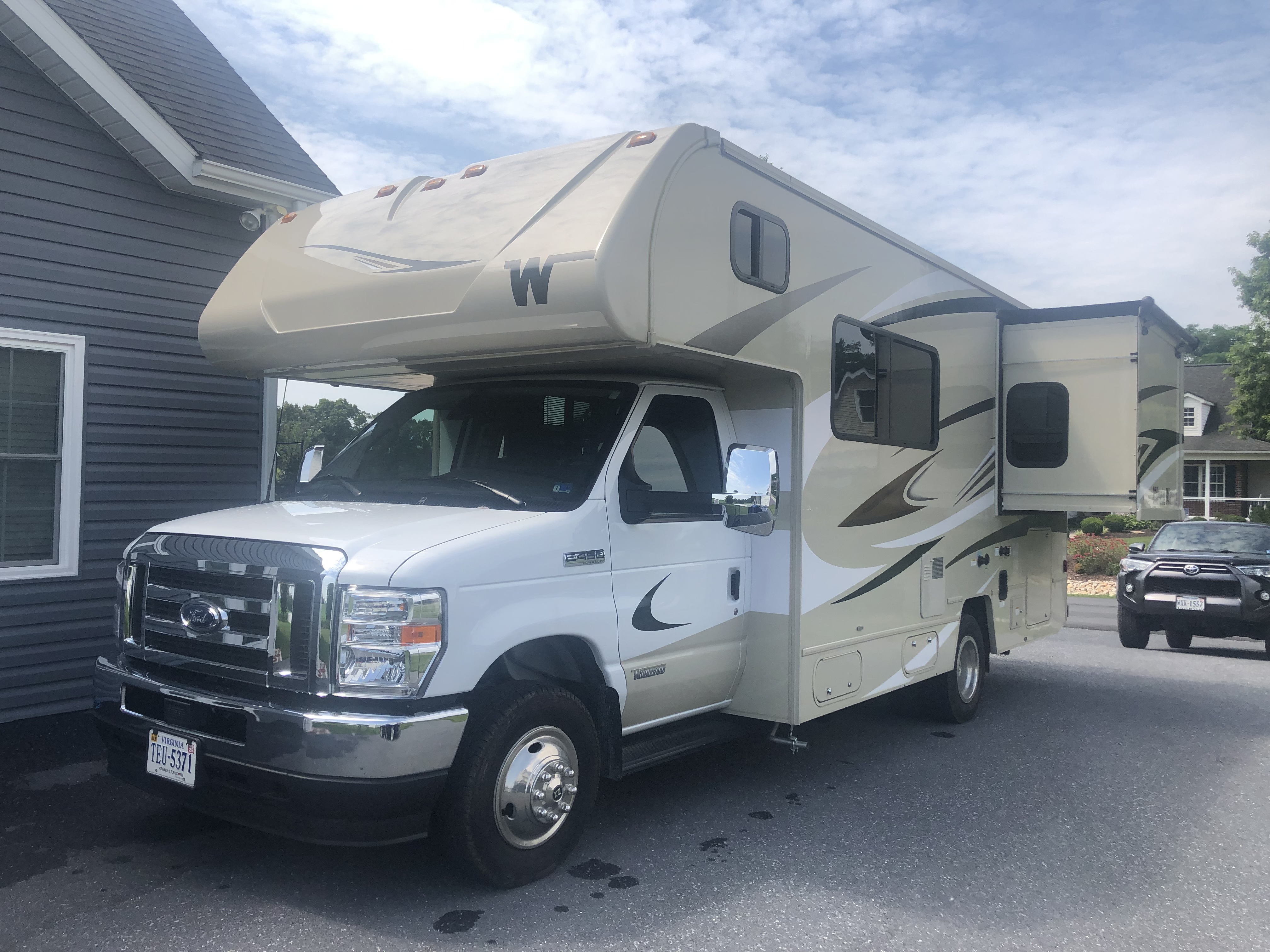 2024 Winnebago MINNIE WINNIE 22M in mcgaheysville VA