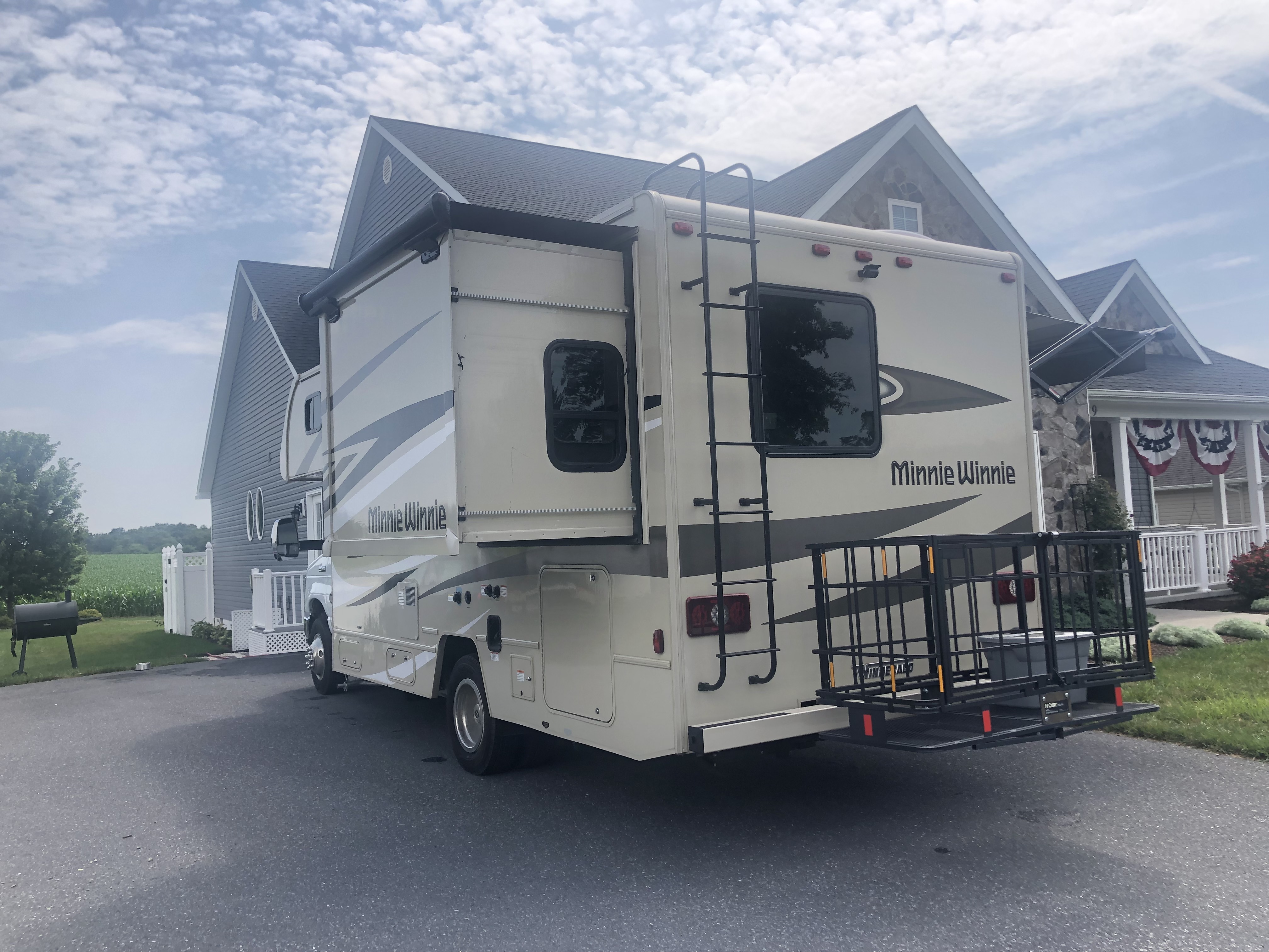 2024 Winnebago MINNIE WINNIE 22M in mcgaheysville VA