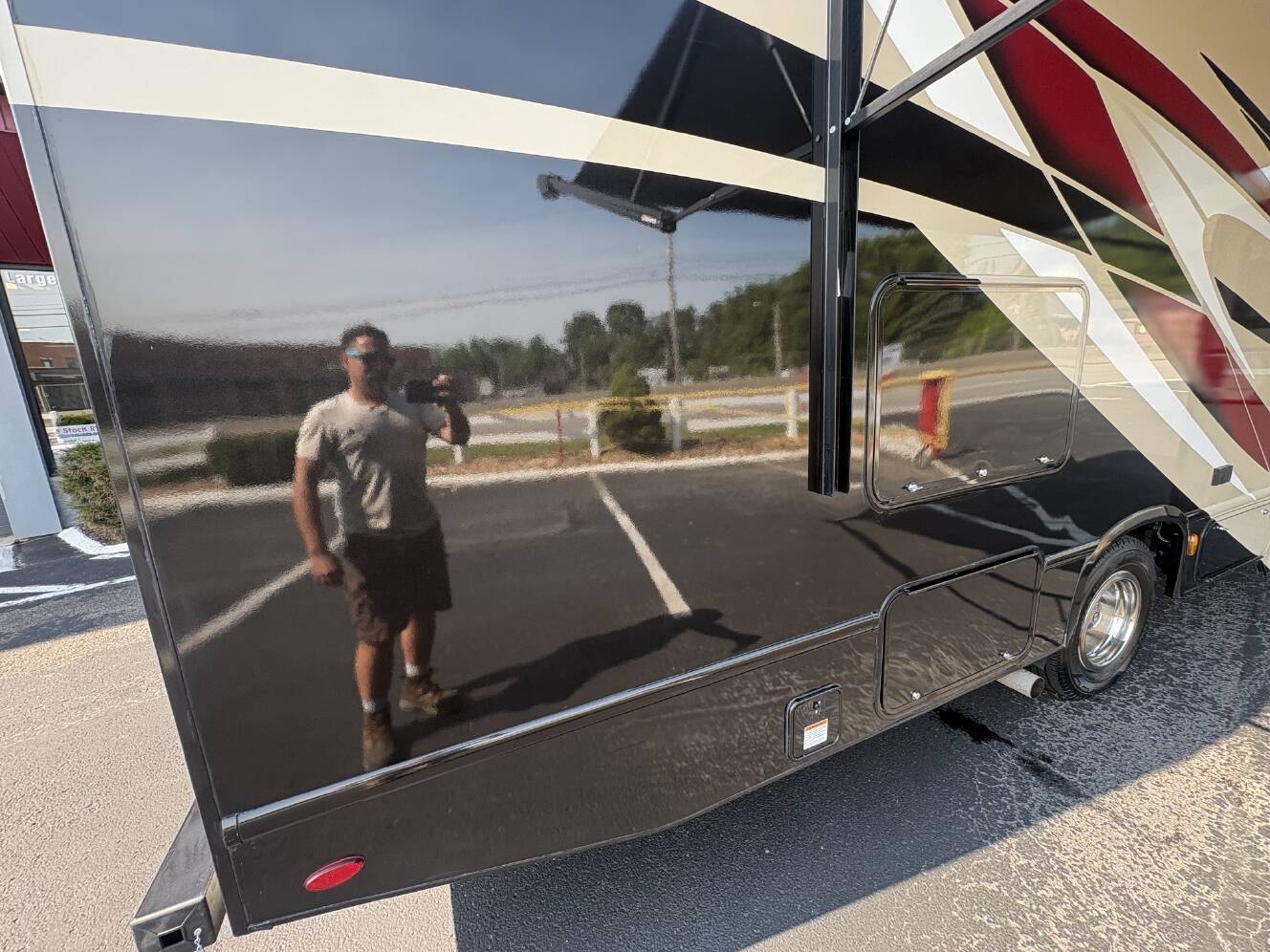 A photo of this 2022 Thor Motor Coach QUANTUM KW29