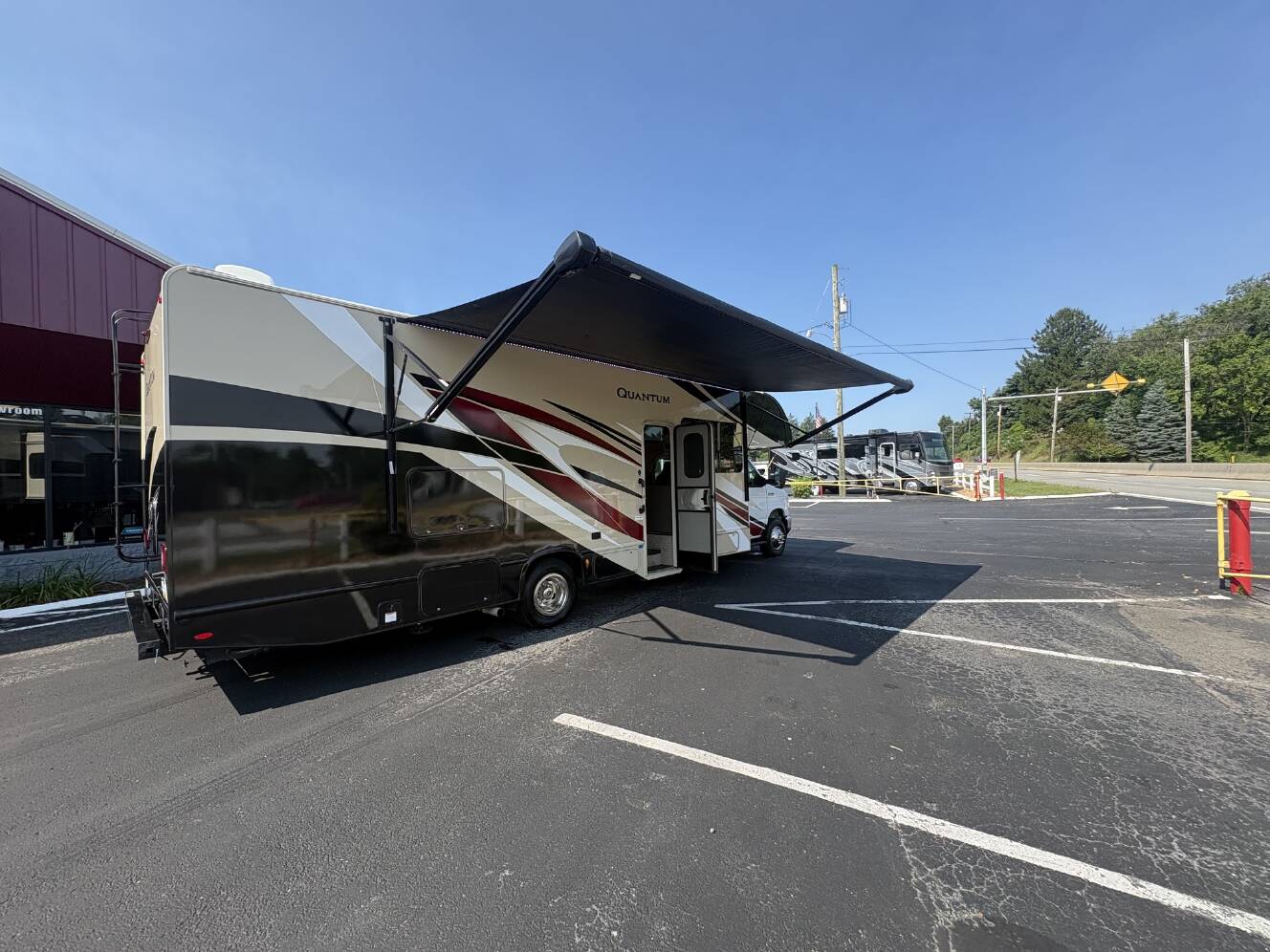 A photo of this 2022 Thor Motor Coach QUANTUM KW29