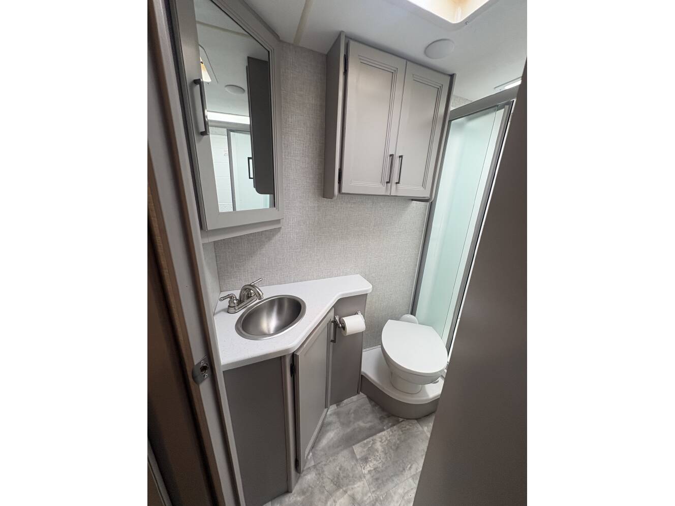 A photo of this 2022 Thor Motor Coach QUANTUM KW29