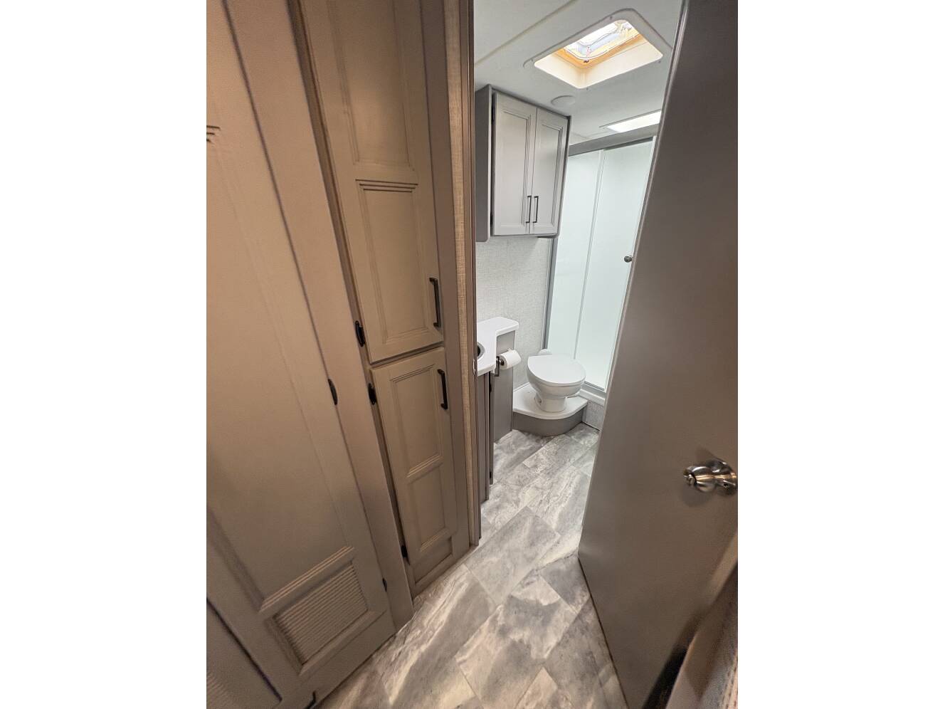 A photo of this 2022 Thor Motor Coach QUANTUM KW29