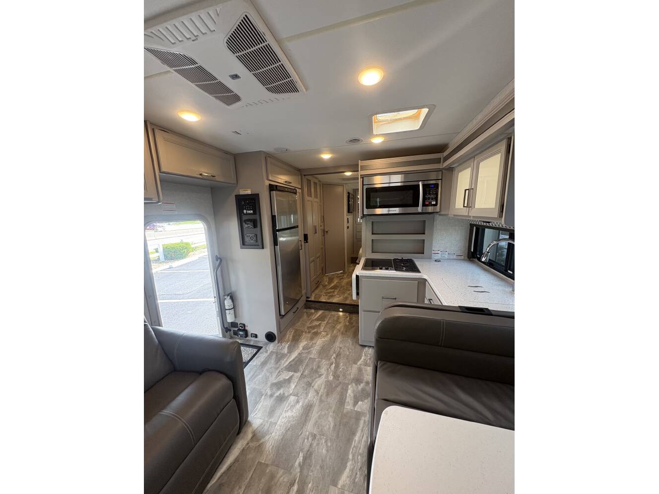 A photo of this 2022 Thor Motor Coach QUANTUM KW29